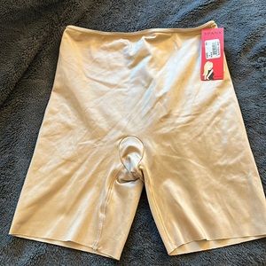 Spanx Nude Shaper Shorts M NWT